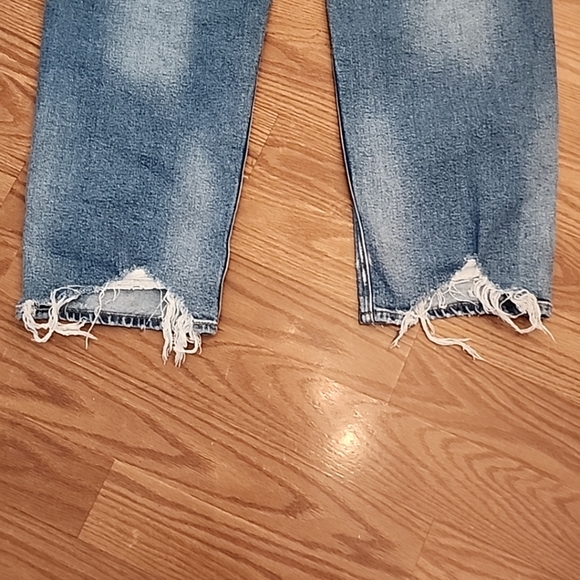 American Eagle High Rise Baggy Straight Distressed Blue Jeans. Size 8Long - Picture 8 of 13